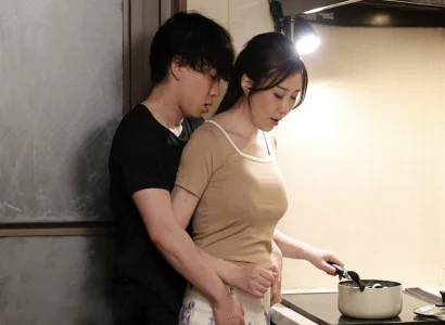 Người mẹ kế nóng bỏng hòa hợp cùng con chồng