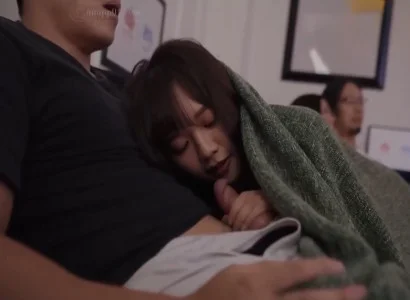 Cô em họ ngây thơ vụng trộm