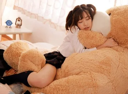 Cơn mưa tầm tã đổ xuống bất ngờ giữa đường