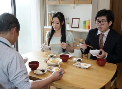 Cô con dâu nứng banh vùng kín ra cho bố chồng địt