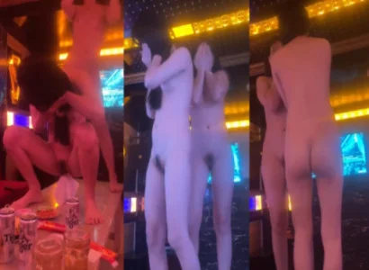 Cô bạn nhảy múa thoát y vô cùng khiêu dâm nơi quán karaoke